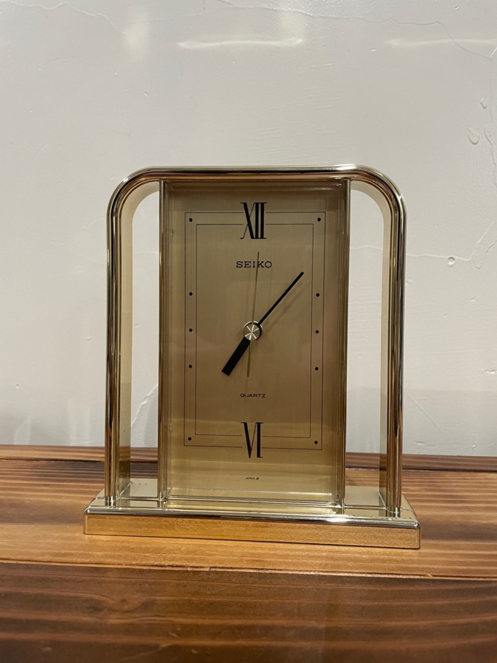 VTG Seiko Quartz Desk Mantel Clock Japan Gold Tone Face WORKS 1980s 7" Tall